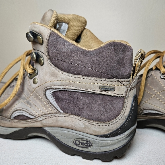 Chaco Waterproof Hiking Boots Women's Size 7 - Picture 10 of 11